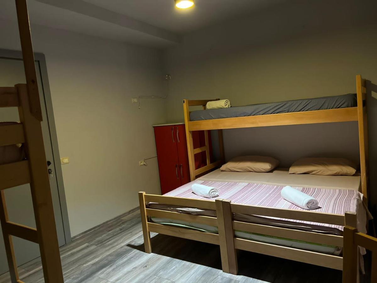 The Rooftop Hostel Shkodër Cameră foto